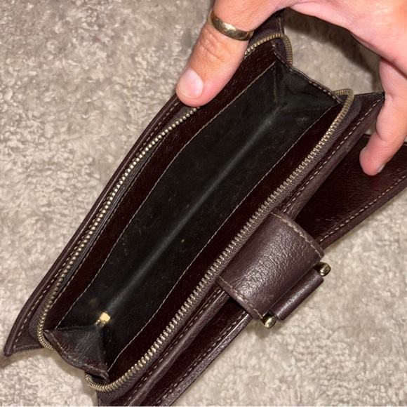 Gucci Tan and Brown Monogram Clutch - Picture 3 of 5